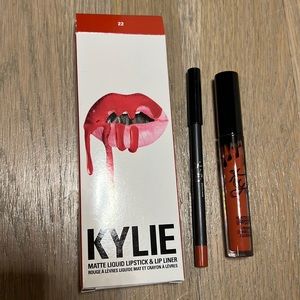 Kylie Cosmetics lip kit 22